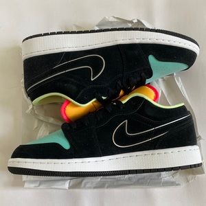 Jordan 1 low Aurora Green size 7Y